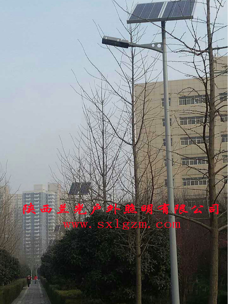學(xué)校太陽(yáng)能路燈安裝 學(xué)校太陽(yáng)能路燈安裝
